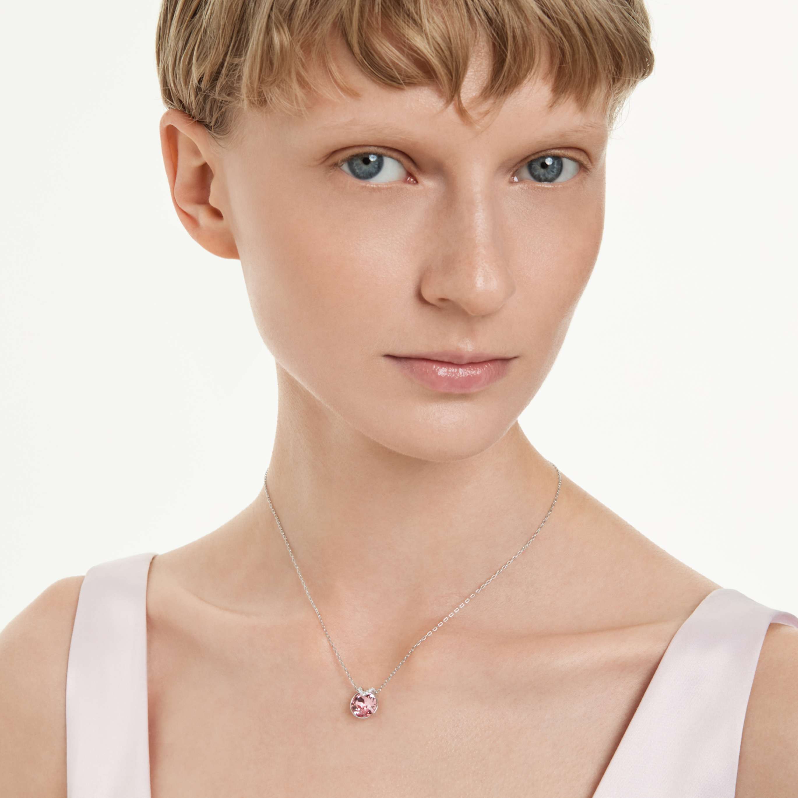 Swarovski Bella V pendant Round cut, Green, 18K gold finish