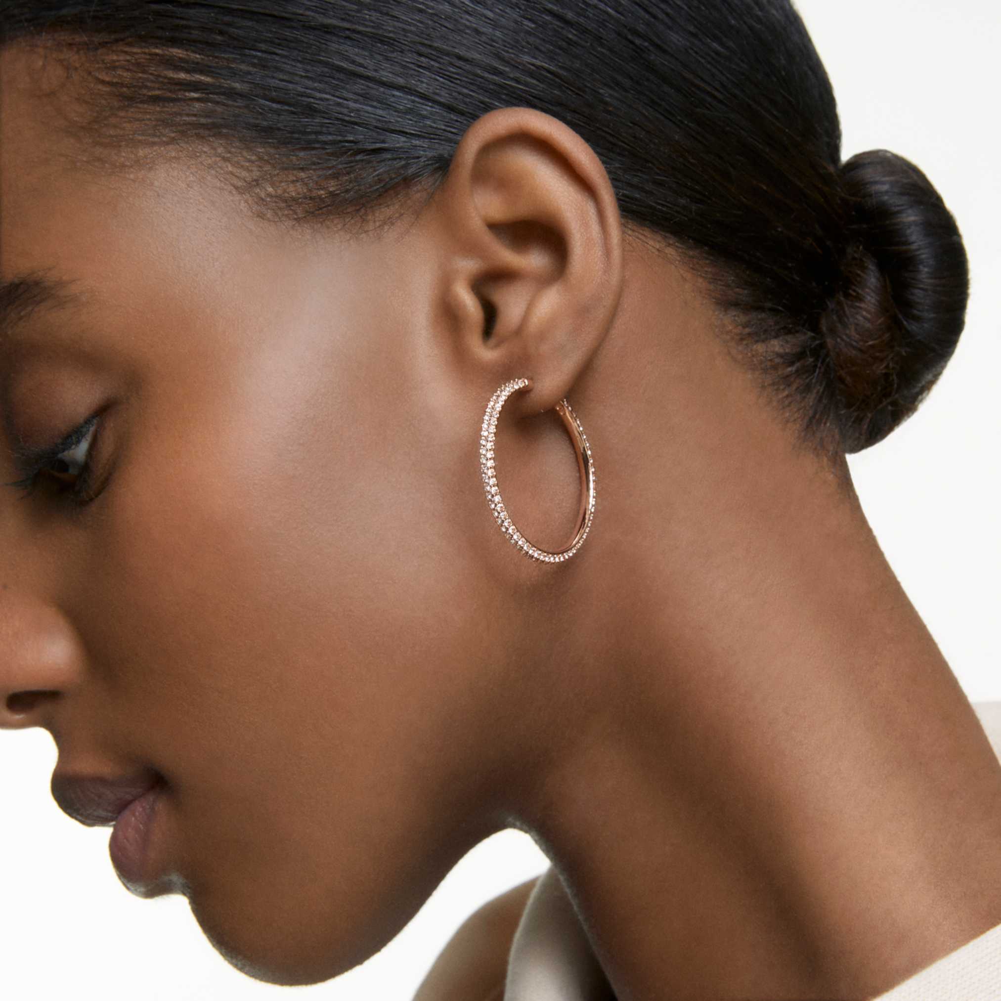 Swarovski Dextera hoop earrings Pavé, Large, White, 18K rose gold finish